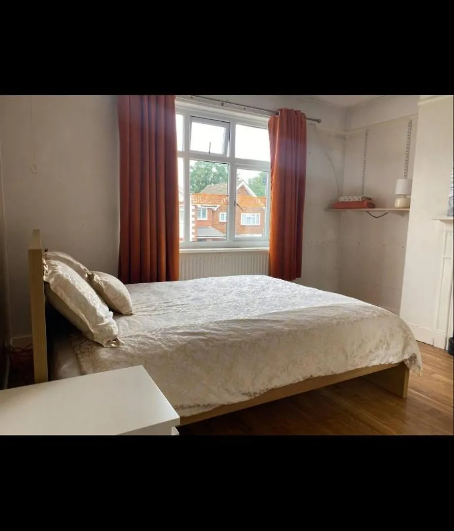 Large Room With Single Bed, Work Desk And Double Wardrobe Feltham 0*,