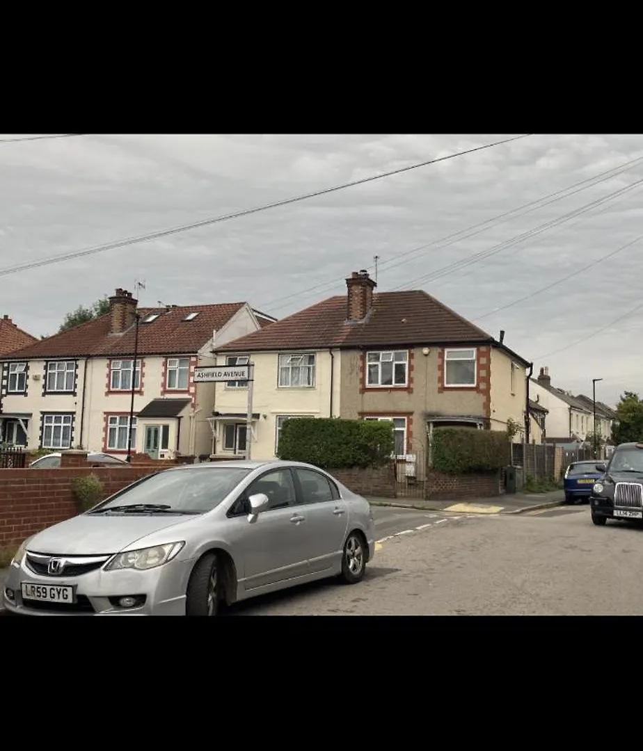 Large Room With Single Bed, Work Desk And Double Wardrobe Feltham 0*,